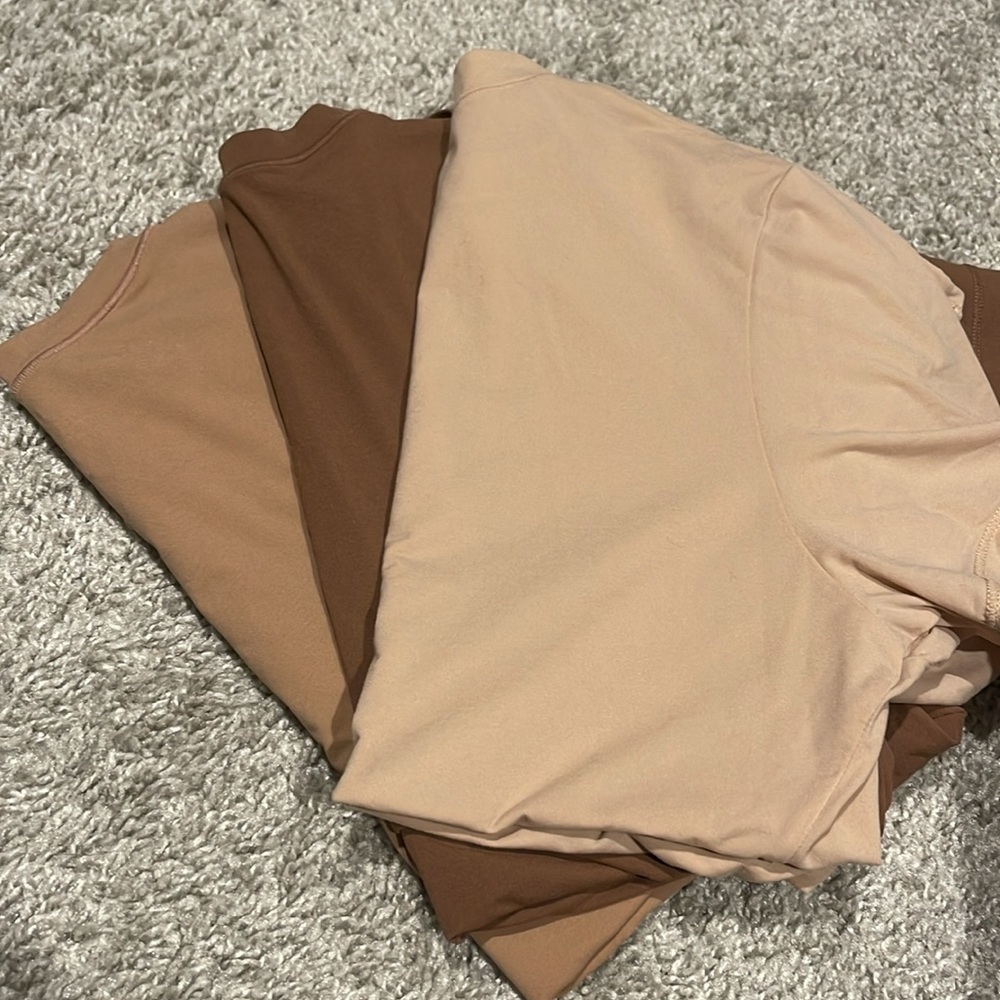 4 SKIMS fits everybody tops - Picture 3 of 4